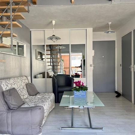 Joli Et Spacieux Studio Avec Garage Au Bord De Mer Frejus Ngoại thất bức ảnh